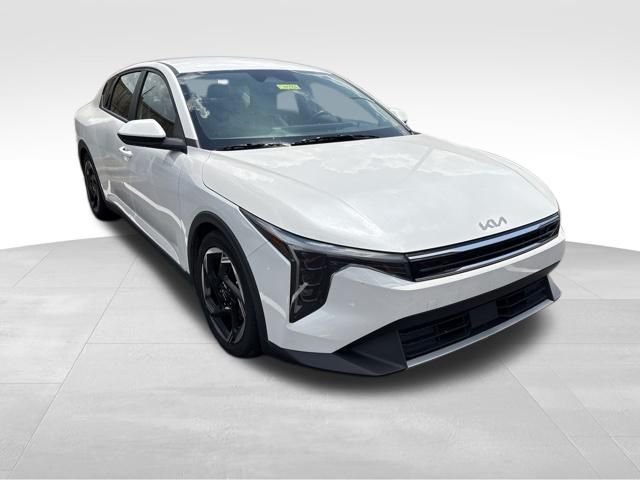 Certified Used 2025 Snow White Pearl Kia EX image 1
