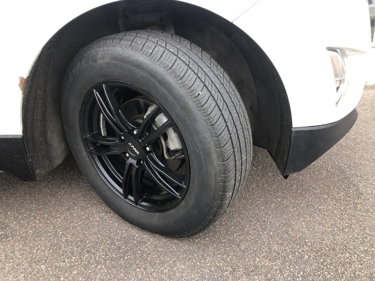 Used 2019 White Chevrolet AWD 4dr LT w/1LT image 9