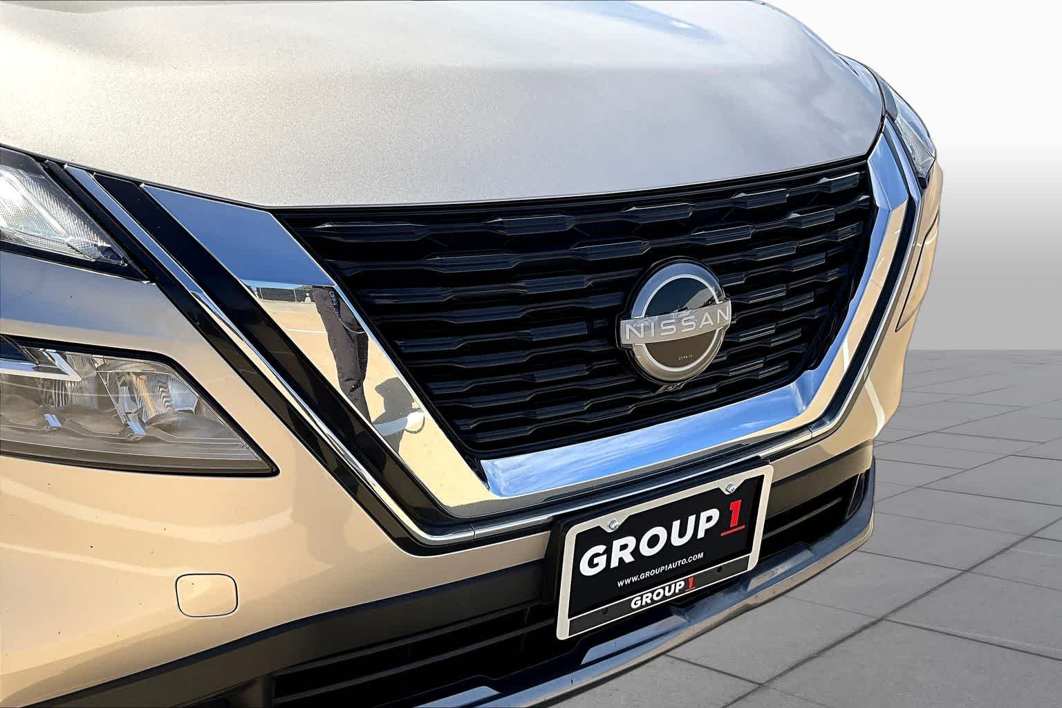 Used 2023 Champagne Silver Metallic Nissan SL image 29