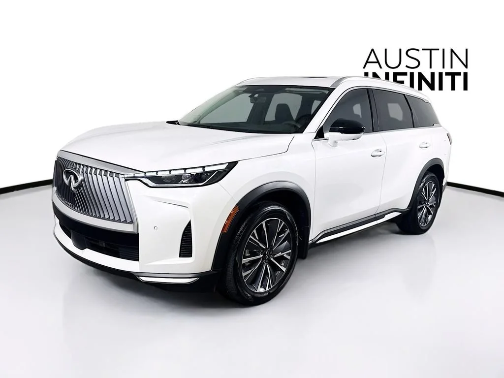 Certified Used 2026 White INFINITI LUXE image 4