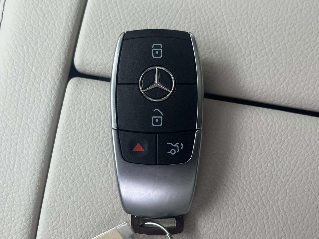 New 2026 Night Black Mercedes-Benz GLA 250 image 4