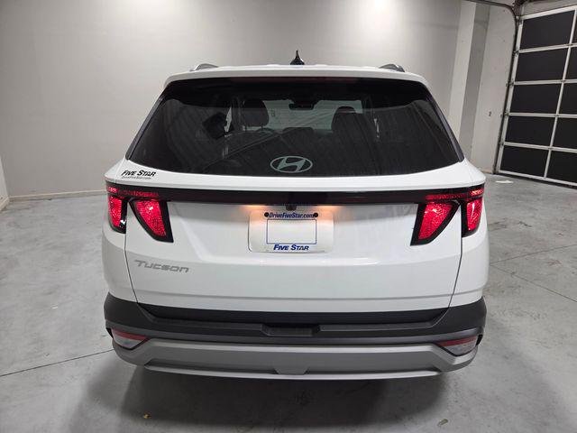 New 2026 White Hyundai SEL FWD image 10