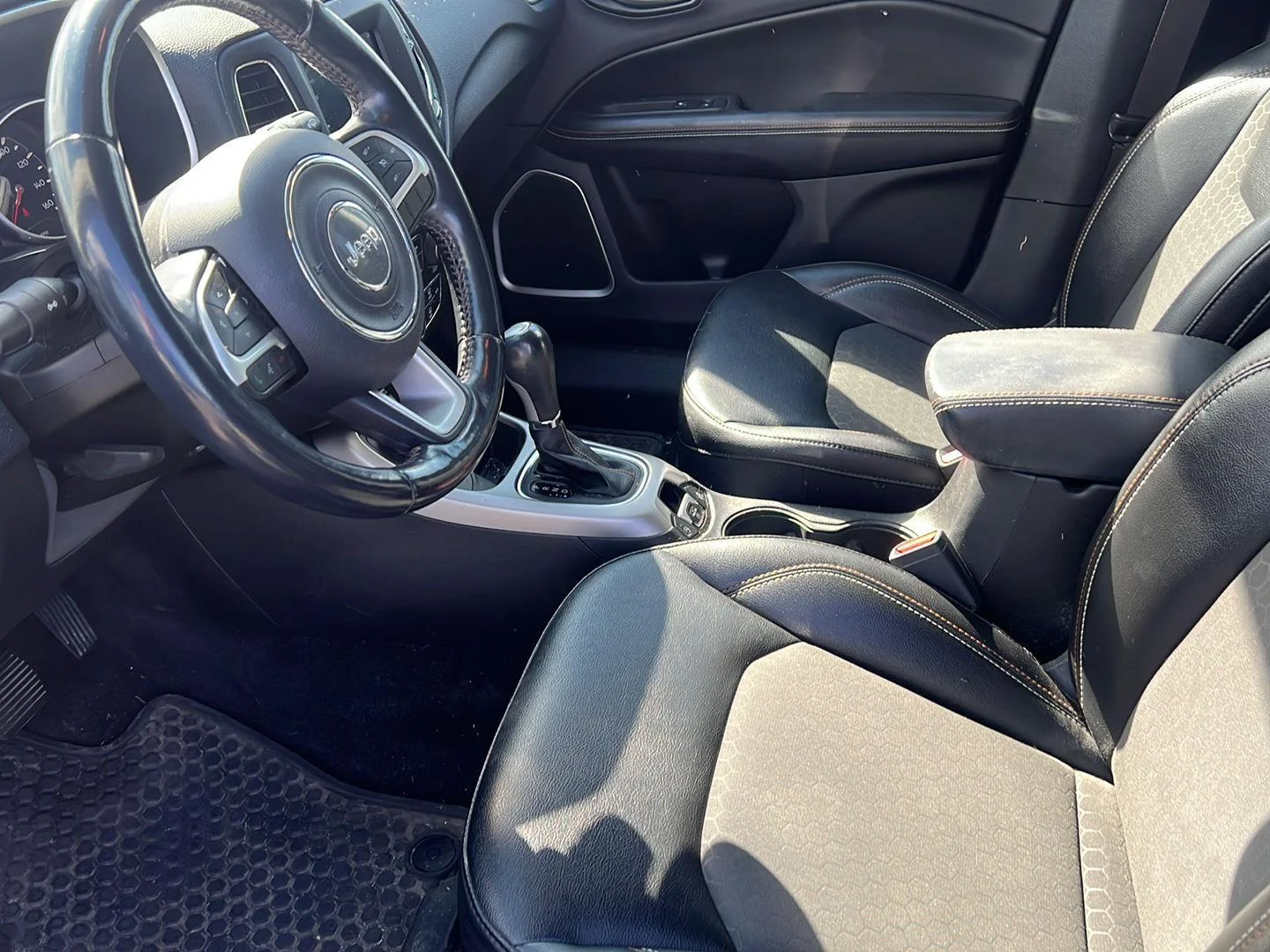 Used 2020 Jazz Blue Pearlcoat Jeep Latitude image 14