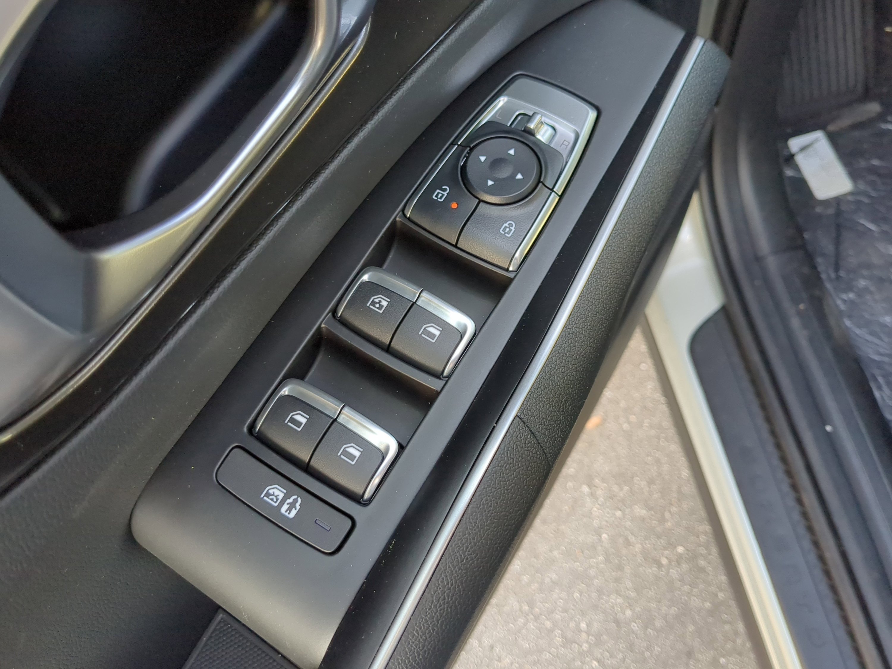 New 2026 Ivory Silver Kia S image 19