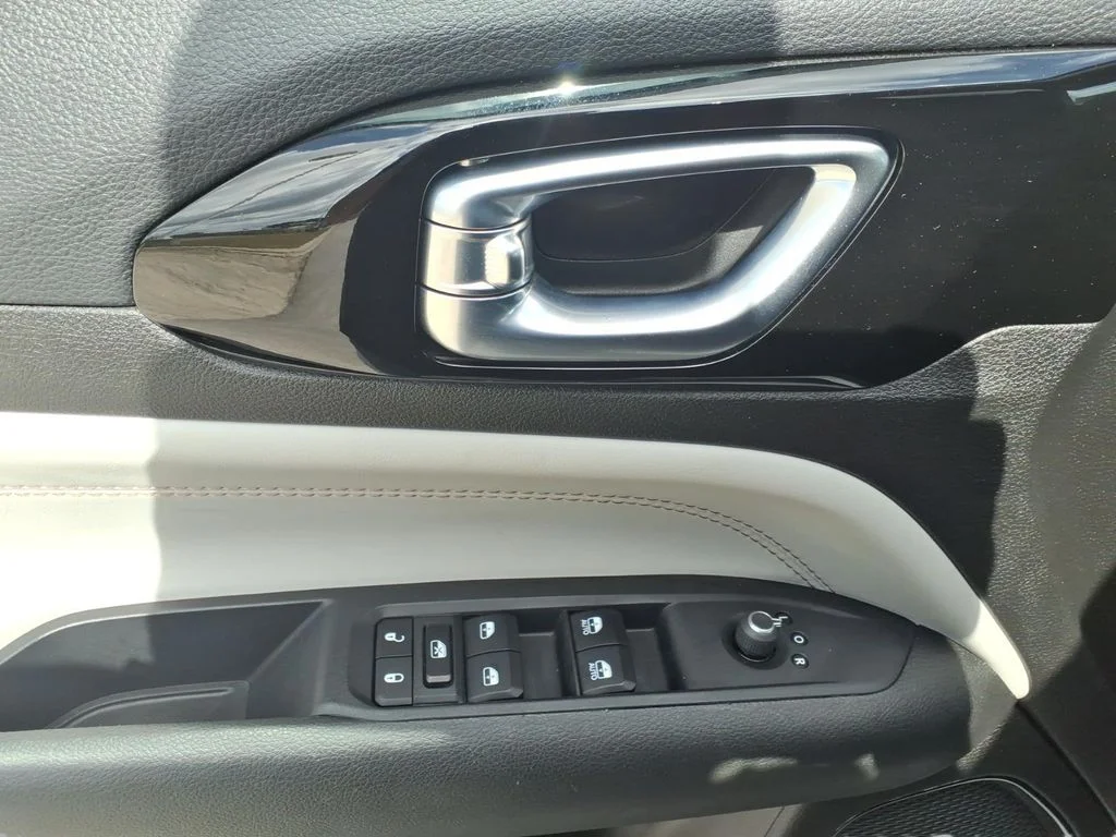Used 2024 White/off-white Jeep Limited image 15
