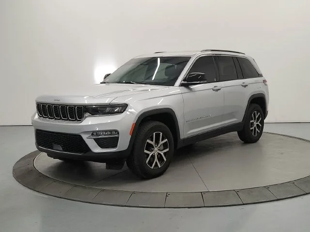 Used 2025 Silver Zynith Jeep Limited image 4