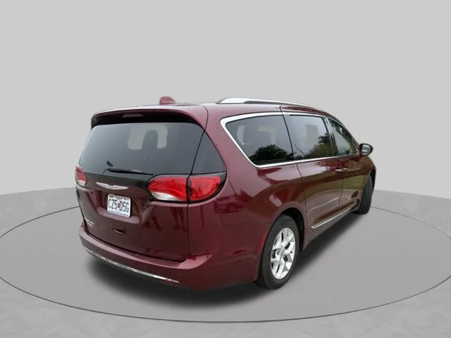 Used 2017 Red Chrysler Touring L Plus image 3