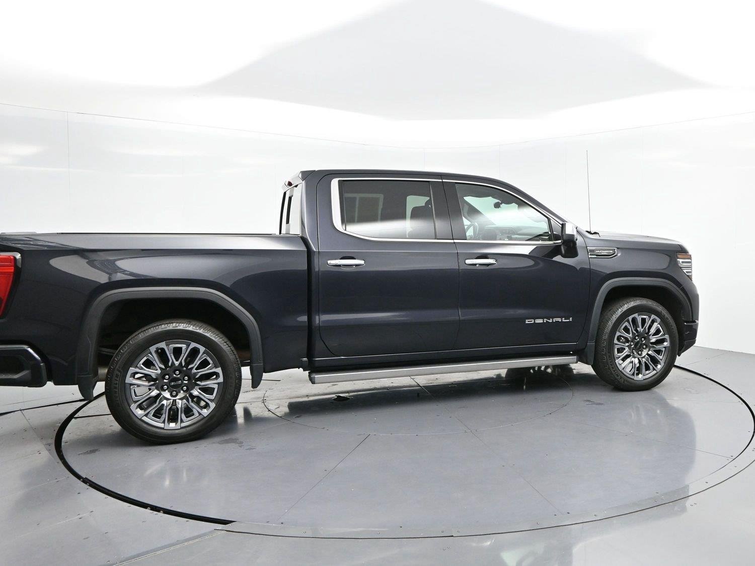 Used 2023 TITANIUM RUSH METALLIC GMC Denali Ultimate image 8