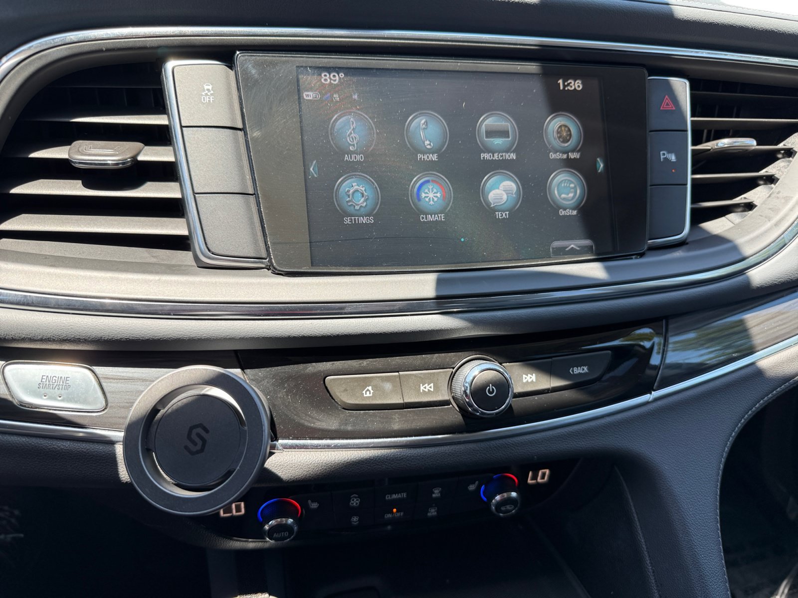 Used 2018 Summit White Buick Essence image 12