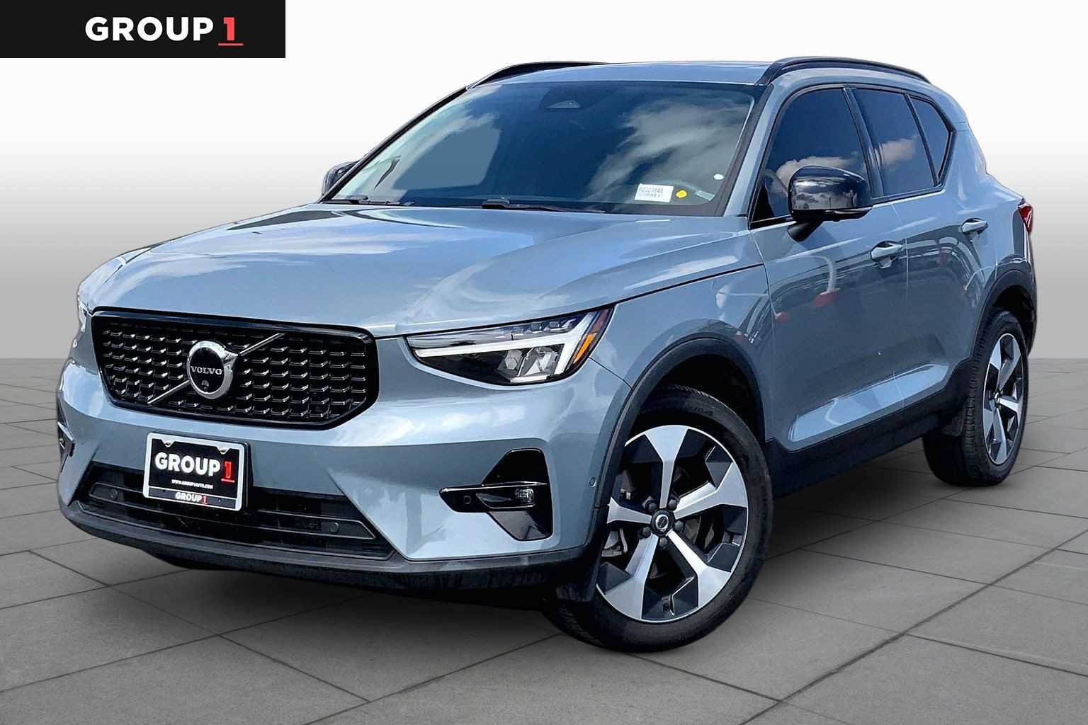 2023 Volvo XC40 Plus Dark Theme