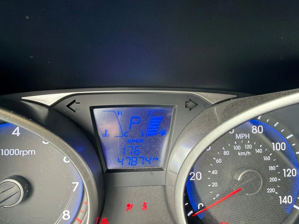 Used 2015 Gray Hyundai SE image 9