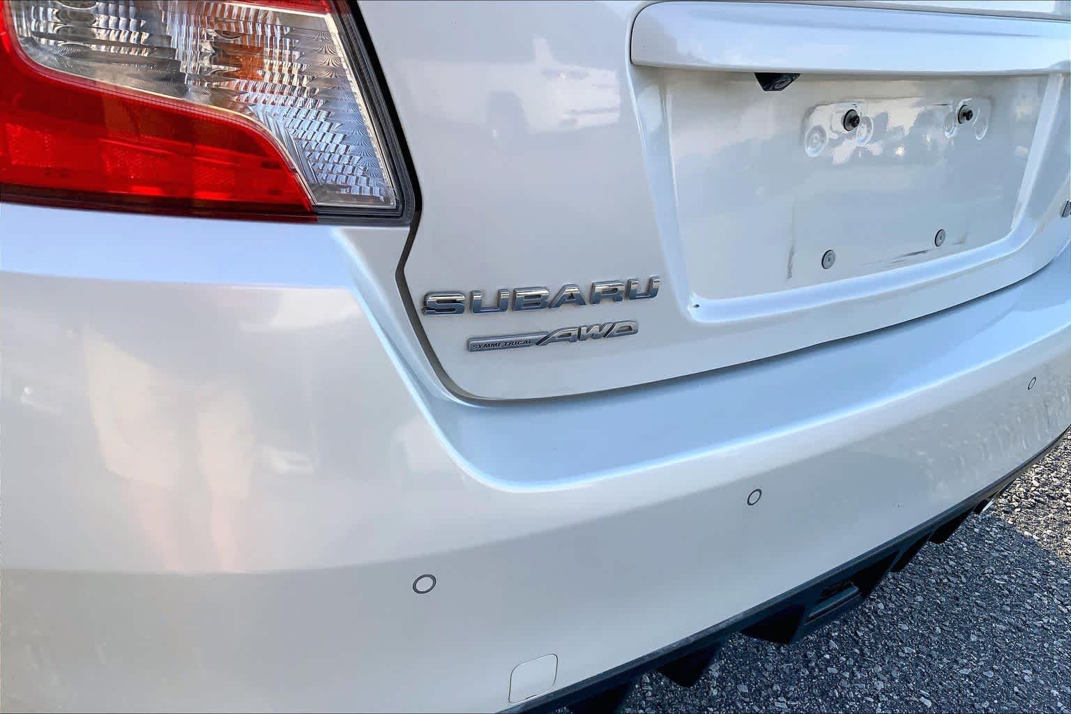 Used 2018 Crystal White Pearl Subaru Limited image 28