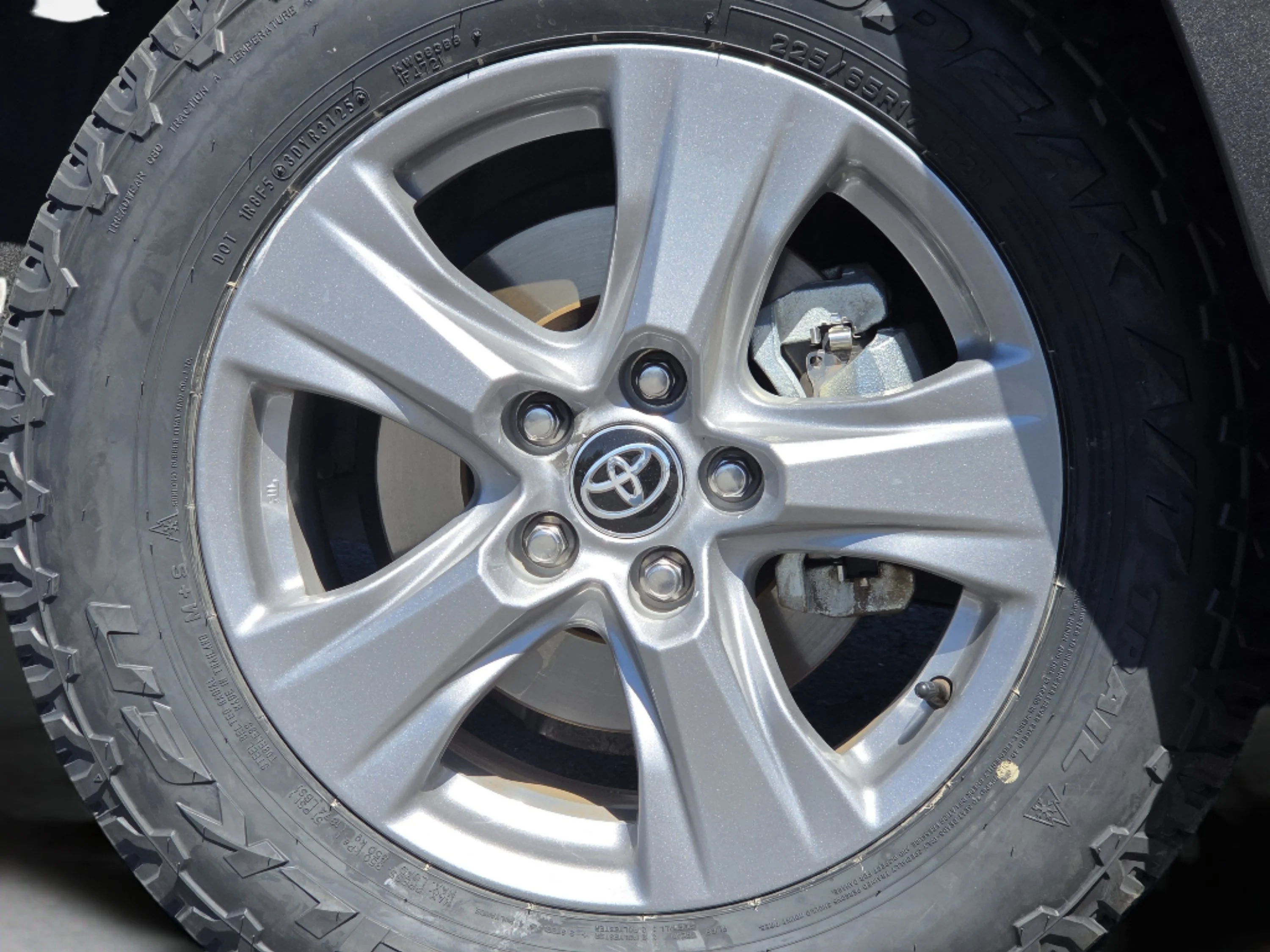 Used 2025 Silver Sky Metallic Toyota XLE image 18