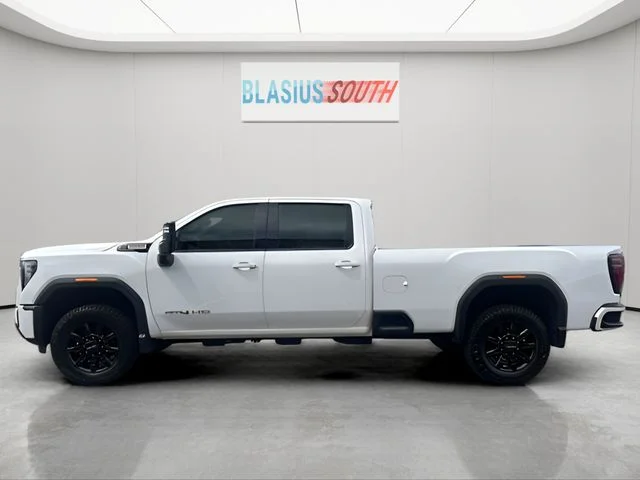 Used 2024 White GMC AT4 image 6