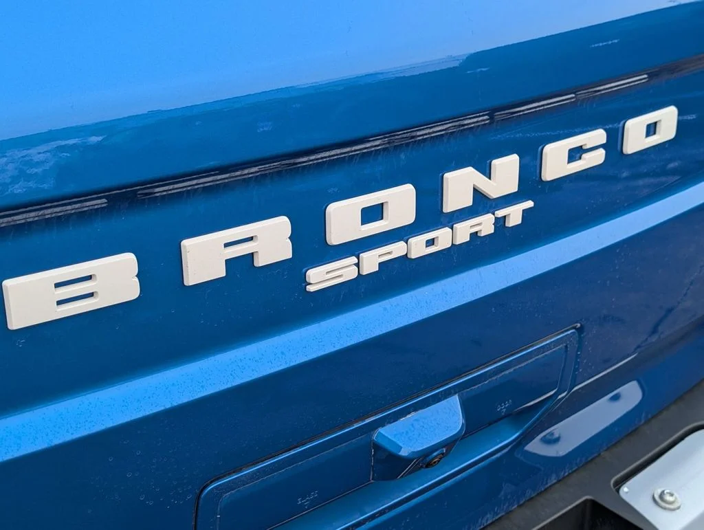 New 2025 Velocity Blue Metallic Ford Outer Banks® image 14