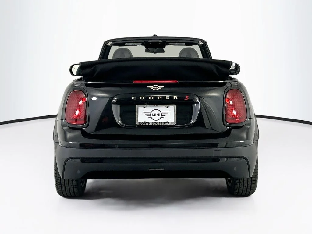 New 2026 Midnight Black II Metallic MINI Signature Plus image 6