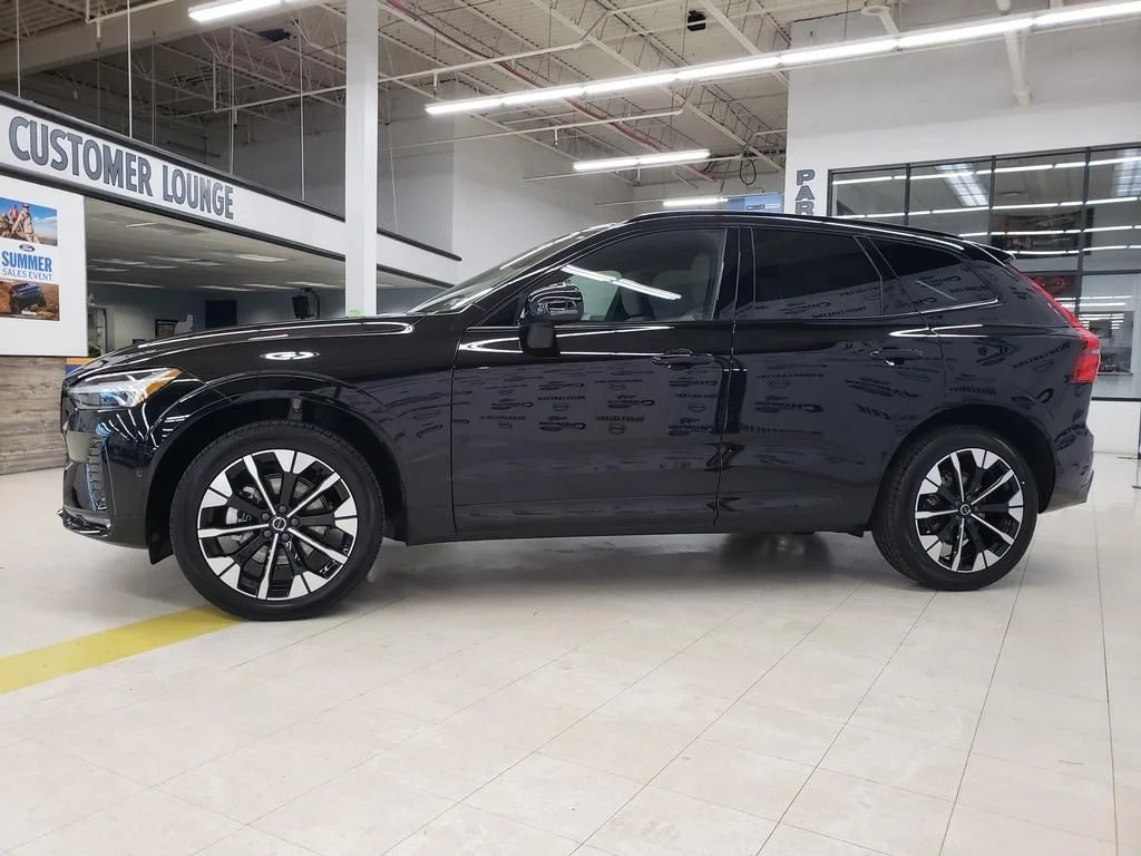 New 2026 Onyx Black Volvo Plus image 4