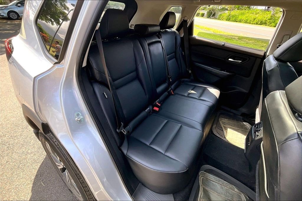 Used 2023 Silver Nissan SV image 29