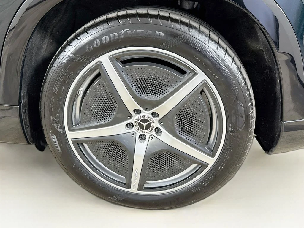 Used 2023 Green Mercedes-Benz 450 image 31