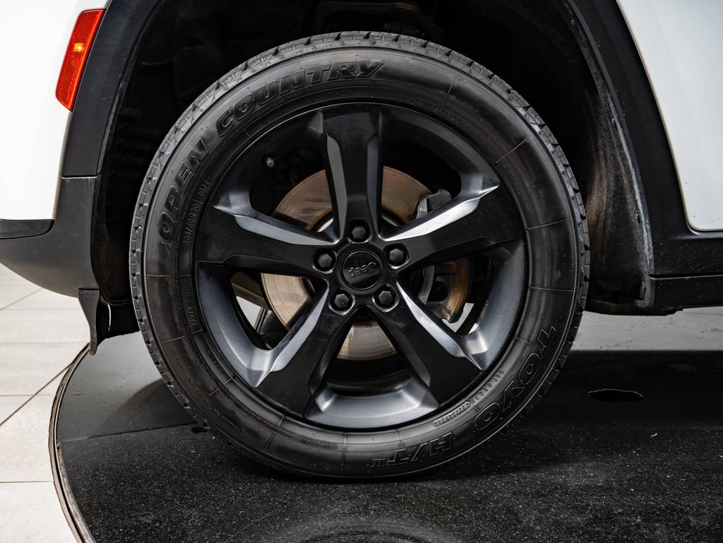 Used 2023 Bright White Clearcoat Jeep Altitude image 13
