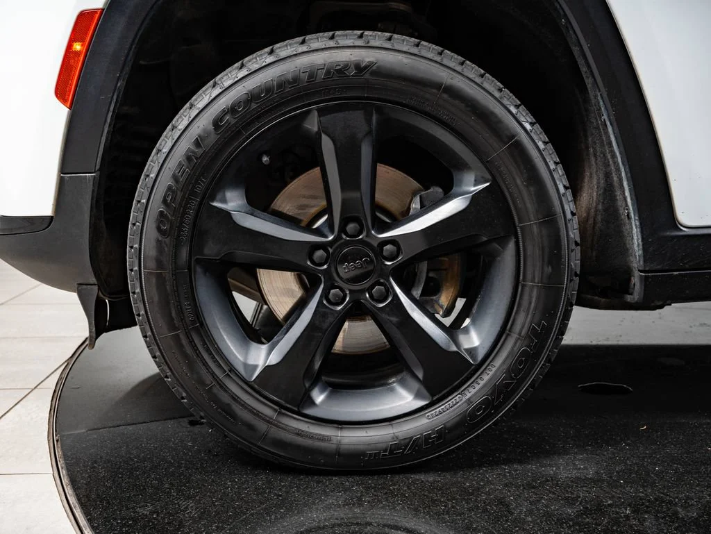 Used 2023 Bright White Clearcoat Jeep Altitude image 13