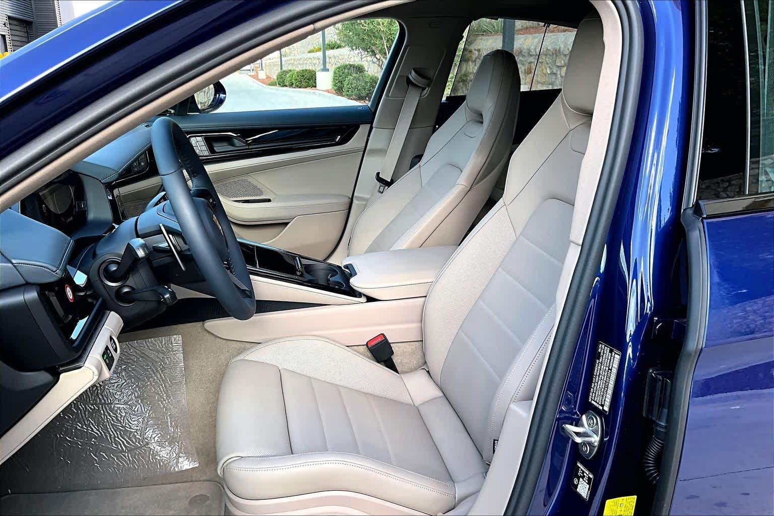 New 2026 Gentian Blue Metallic Porsche 4 E-Hybrid image 5
