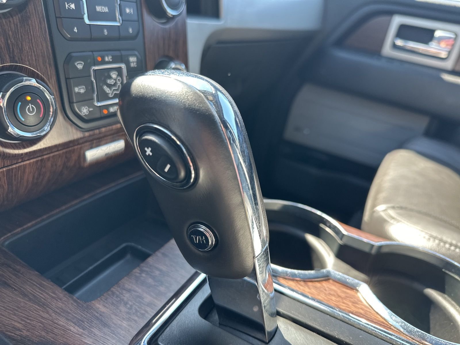 Used 2014 White Ford Lariat image 68