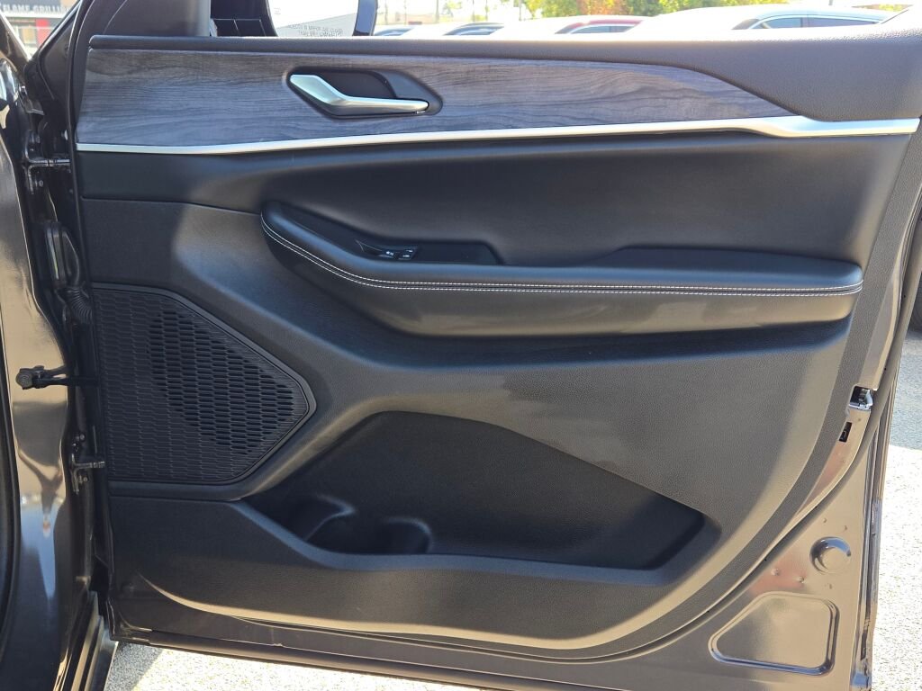 Used 2024 Gray Jeep Limited image 7