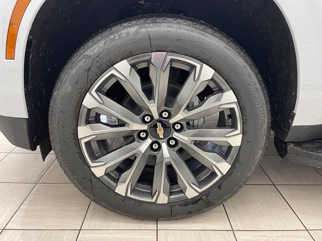 New 2026 Polar White Tricoat Chevrolet High Country image 8