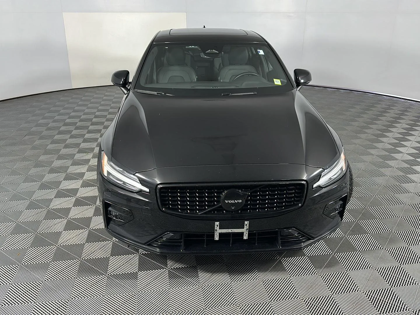 Used 2024 Onyx Black Metallic Volvo Plus Black Edition image 2