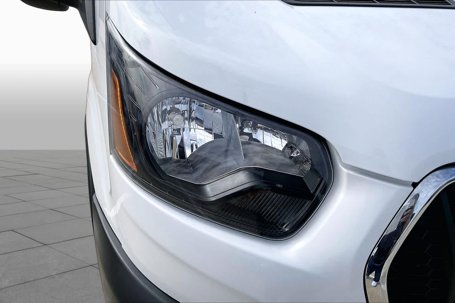 Used 2025 Oxford White Ford  image 22