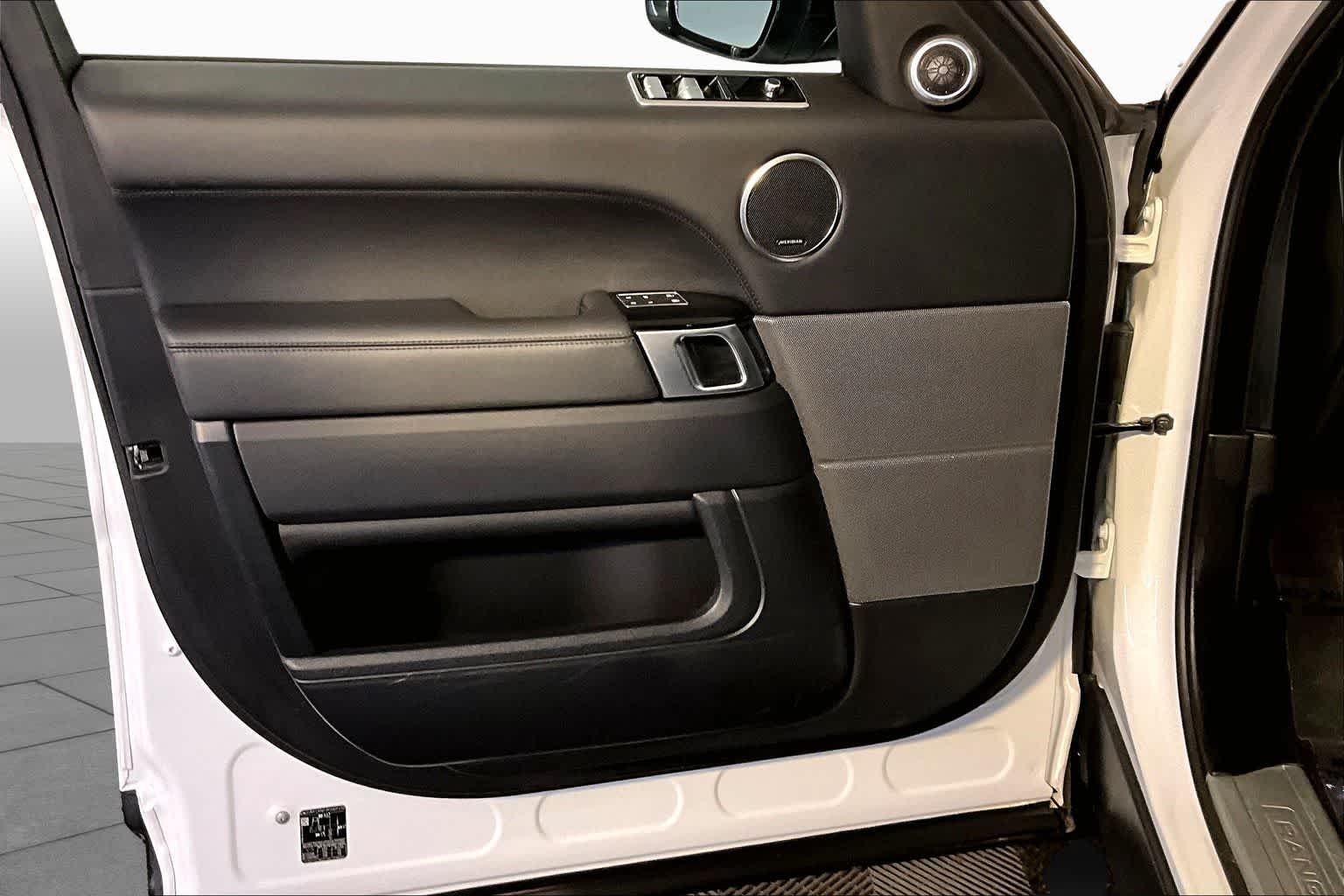 Used 2021 Fuji White Land Rover HSE Silver Edition image 22
