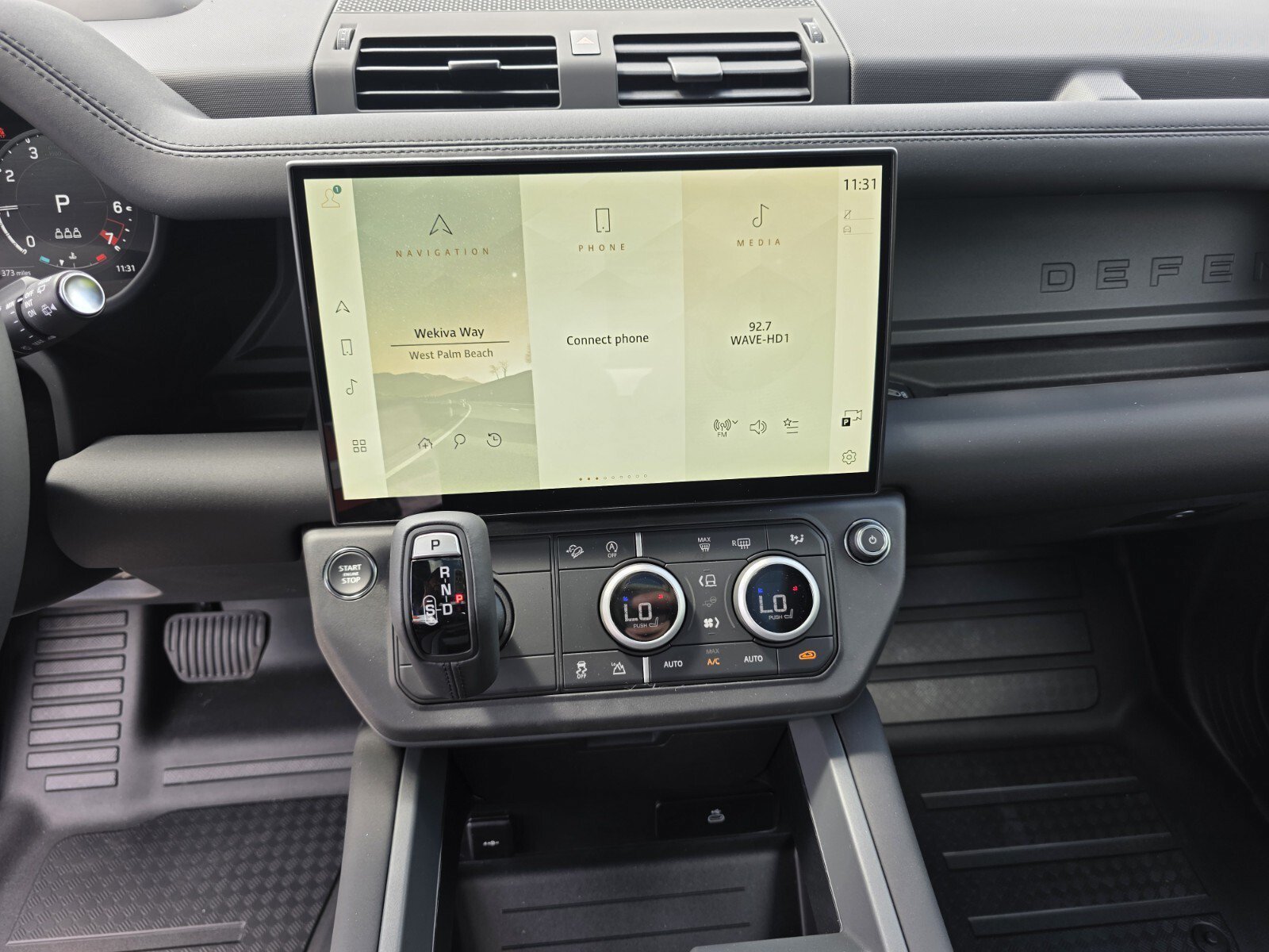 New 2026 Santorini Black LAND ROVER X-Dynamic SE image 15