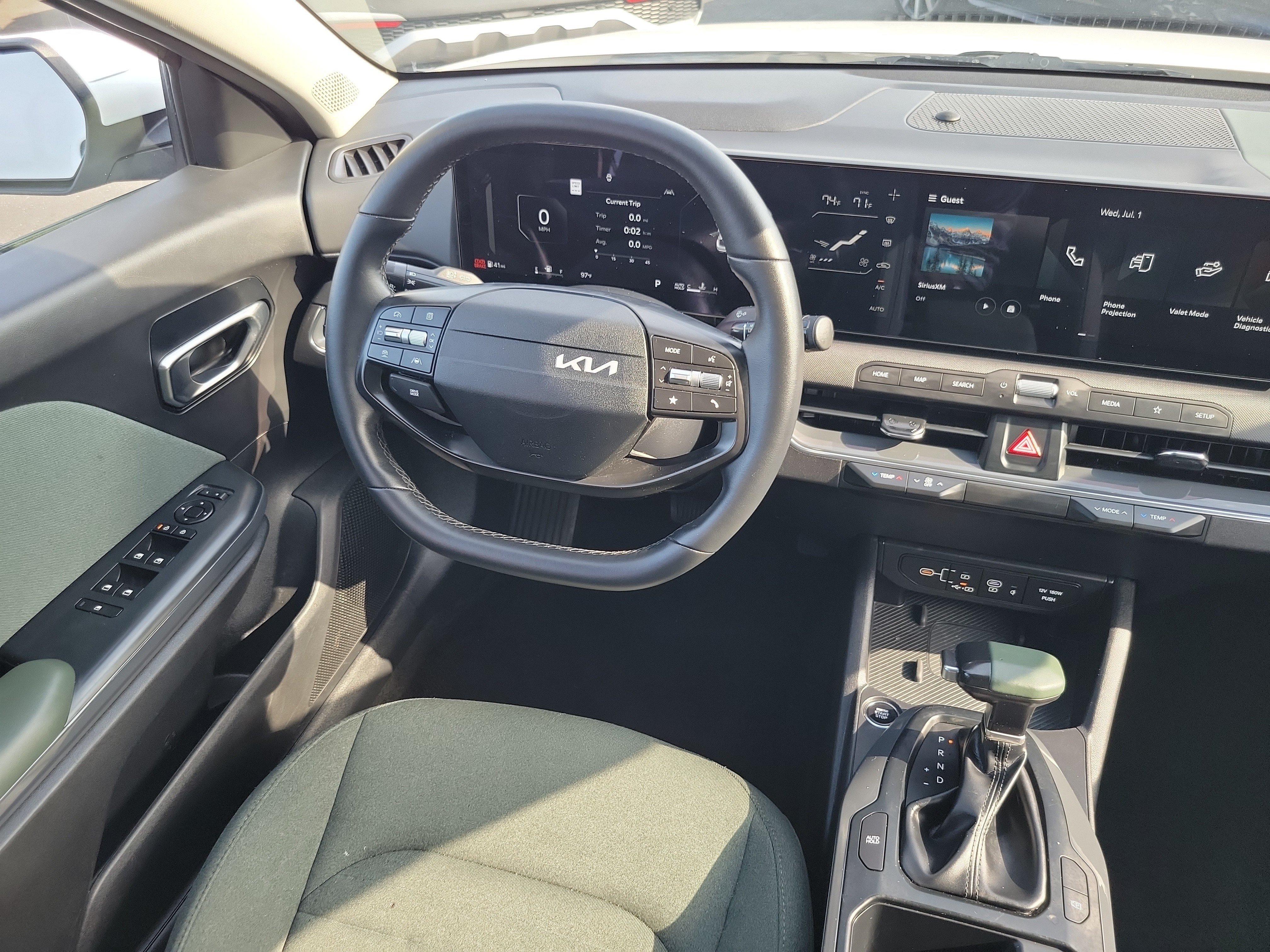 Certified Used 2025 Snow White Pearl Kia EX image 13
