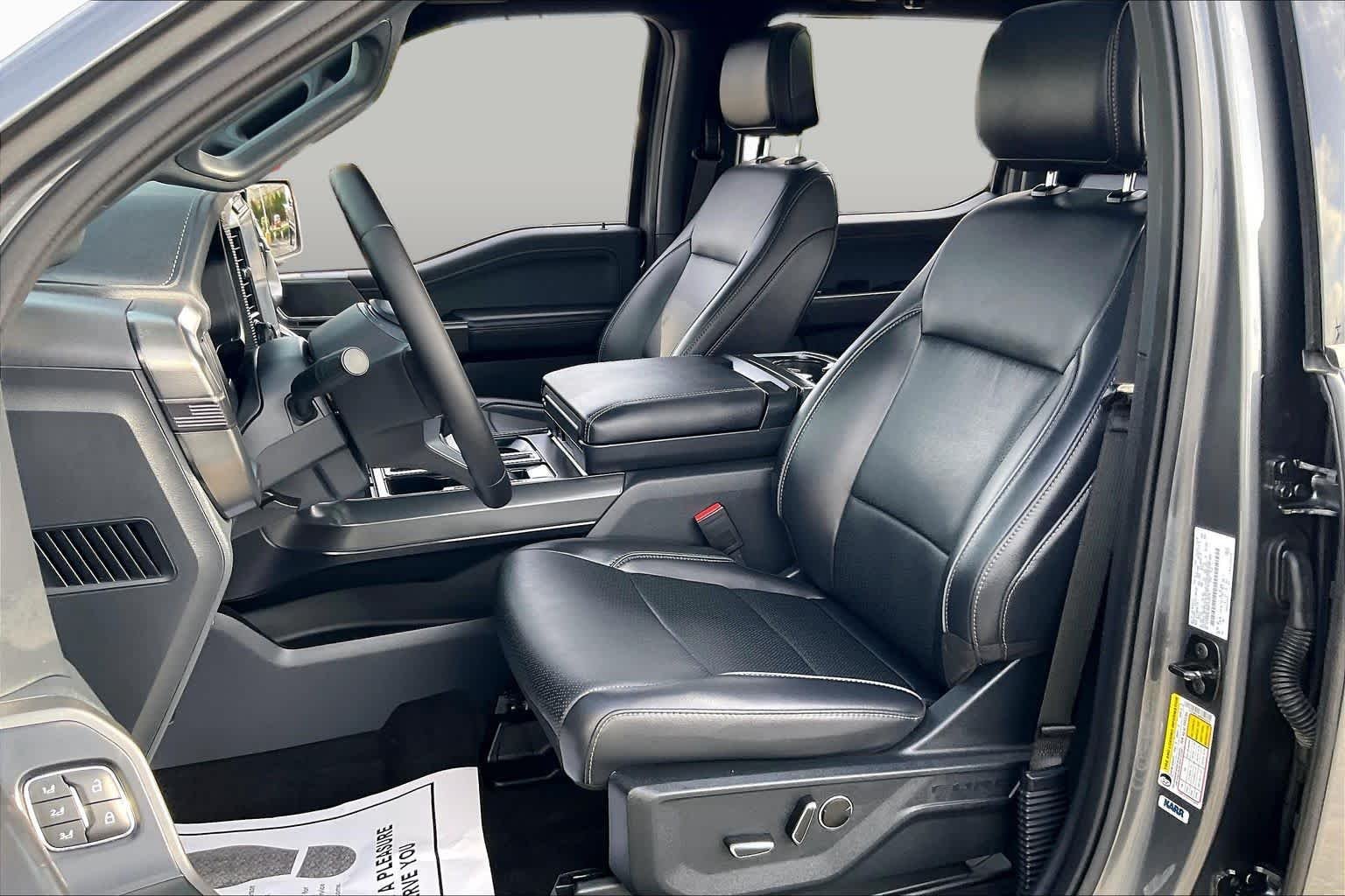 Used 2025 Carbonized Gray Metallic Ford LARIAT image 7
