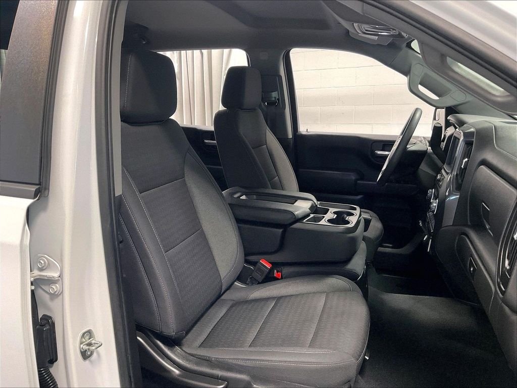 Used 2023 White Chevrolet Custom image 11