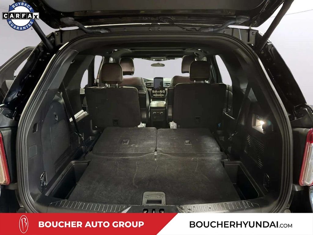 Used 2021 Black Metallic Ford Platinum image 32
