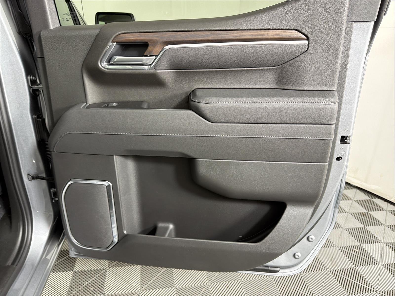 2026 GMC Sierra 1500 SLT - Photo 14
