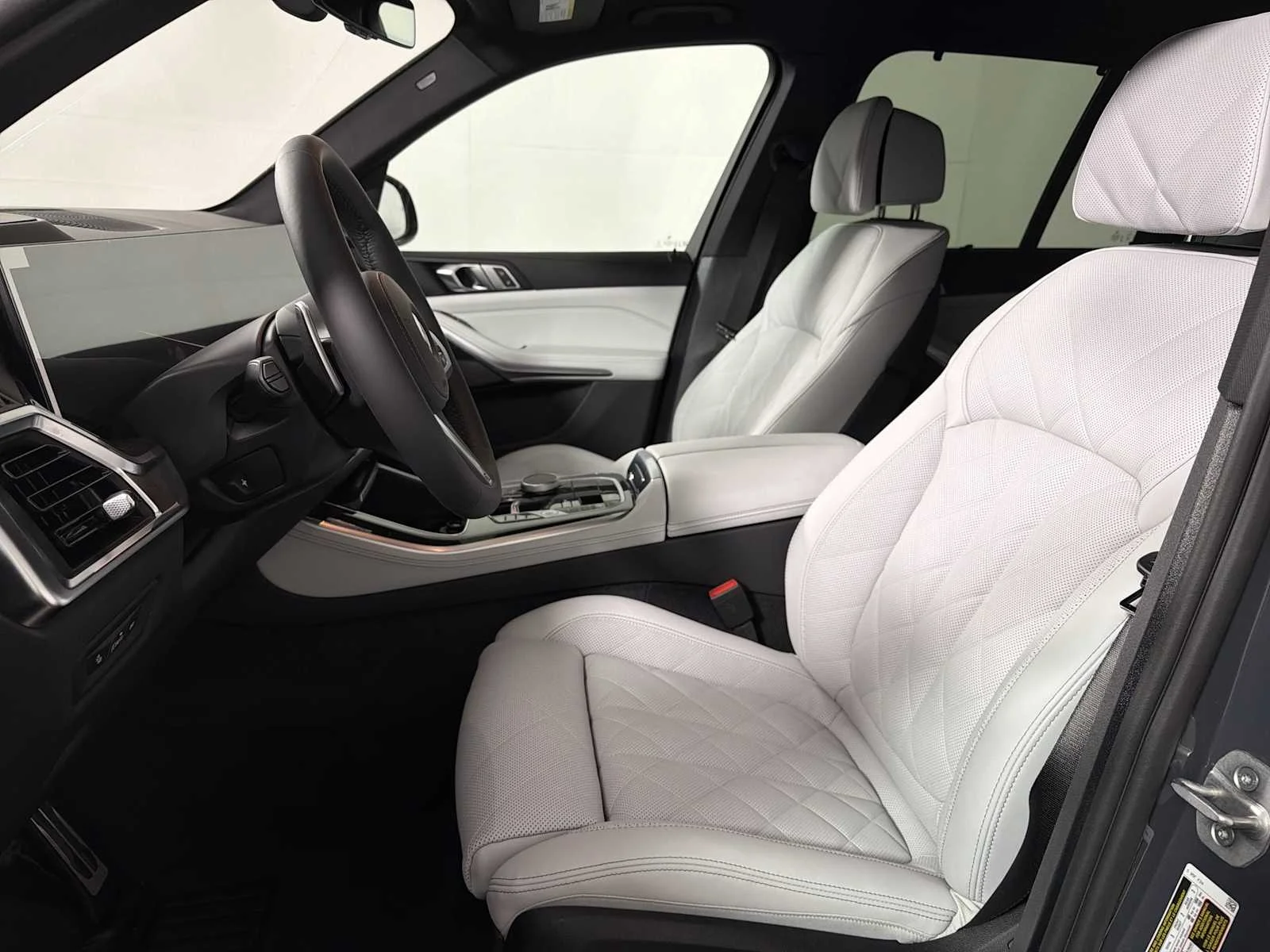 New 2026 Dravit Grey Metallic BMW xDrive40i image 11