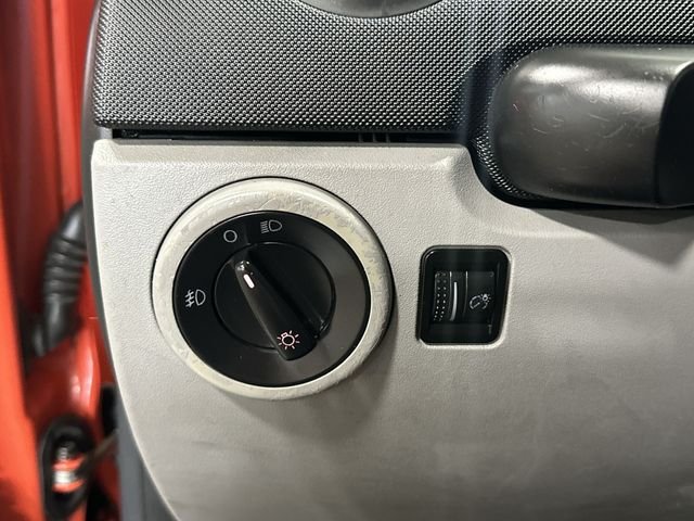Used 2004  Volkswagen GLS image 24