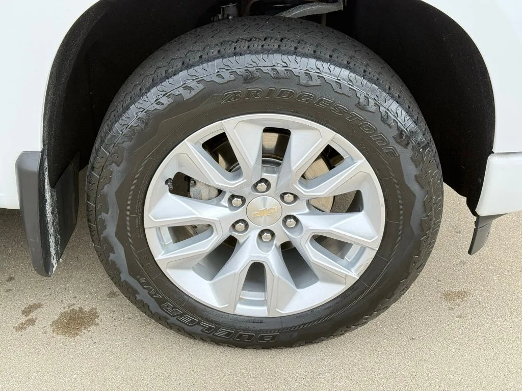 Used 2022  Chevrolet Custom image 17