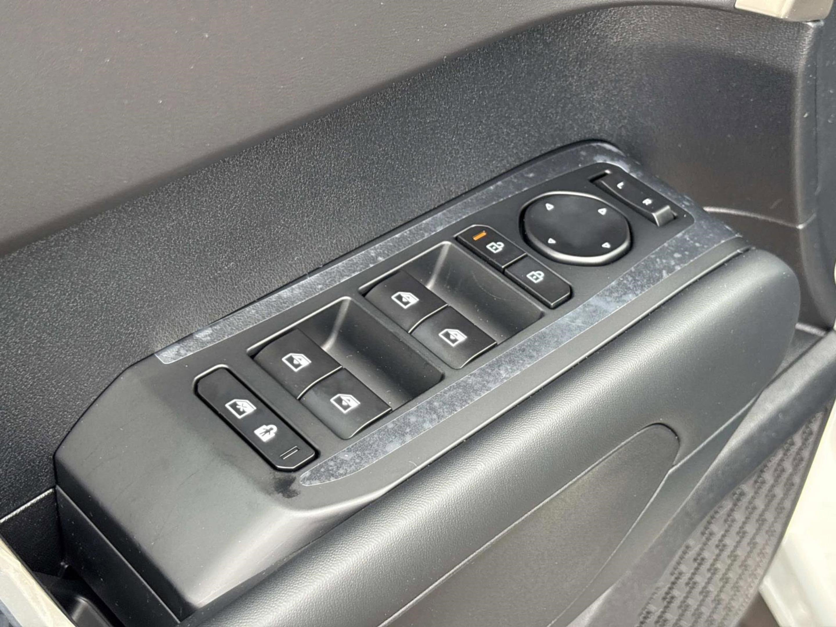 New 2027 Ivory Silver Kia S image 23
