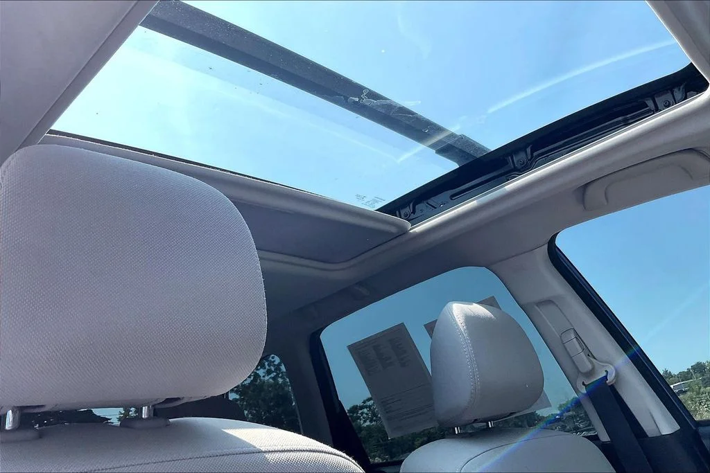 Used 2018 Blue Subaru 2.5i Premium image 21