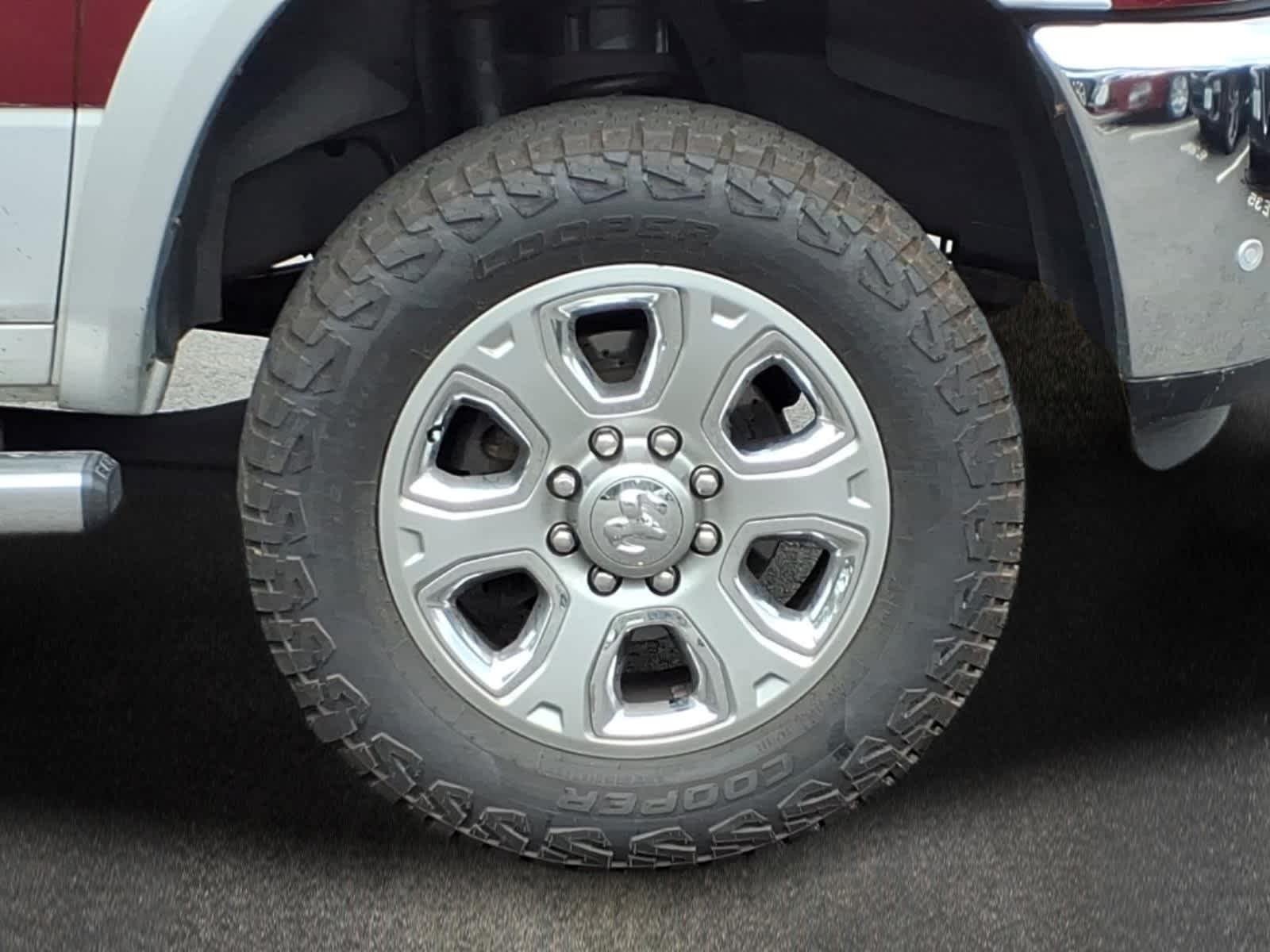 Used 2016 Delmonico Red Pearlcoat Ram Laramie image 4