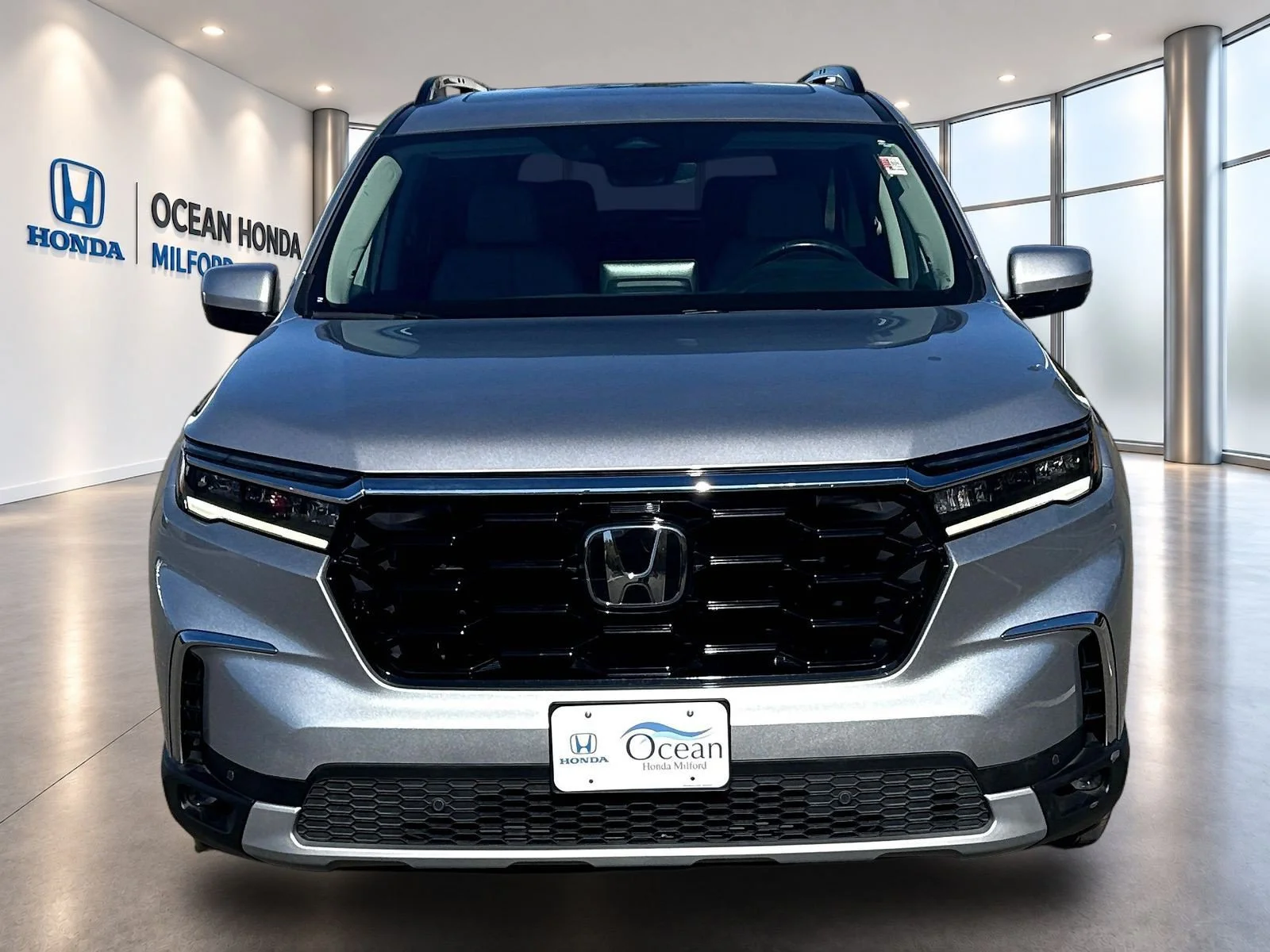 Used 2024 Lunar Silver Metallic Honda Touring image 2