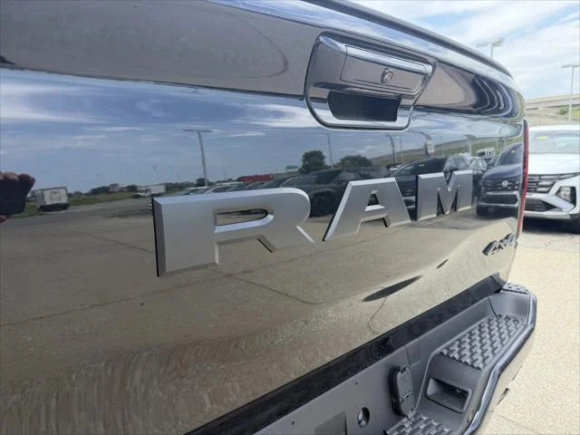 New 2026 Diamond Black Crystal Pearl-Coat Exterior Paint RAM BIG HORN image 8