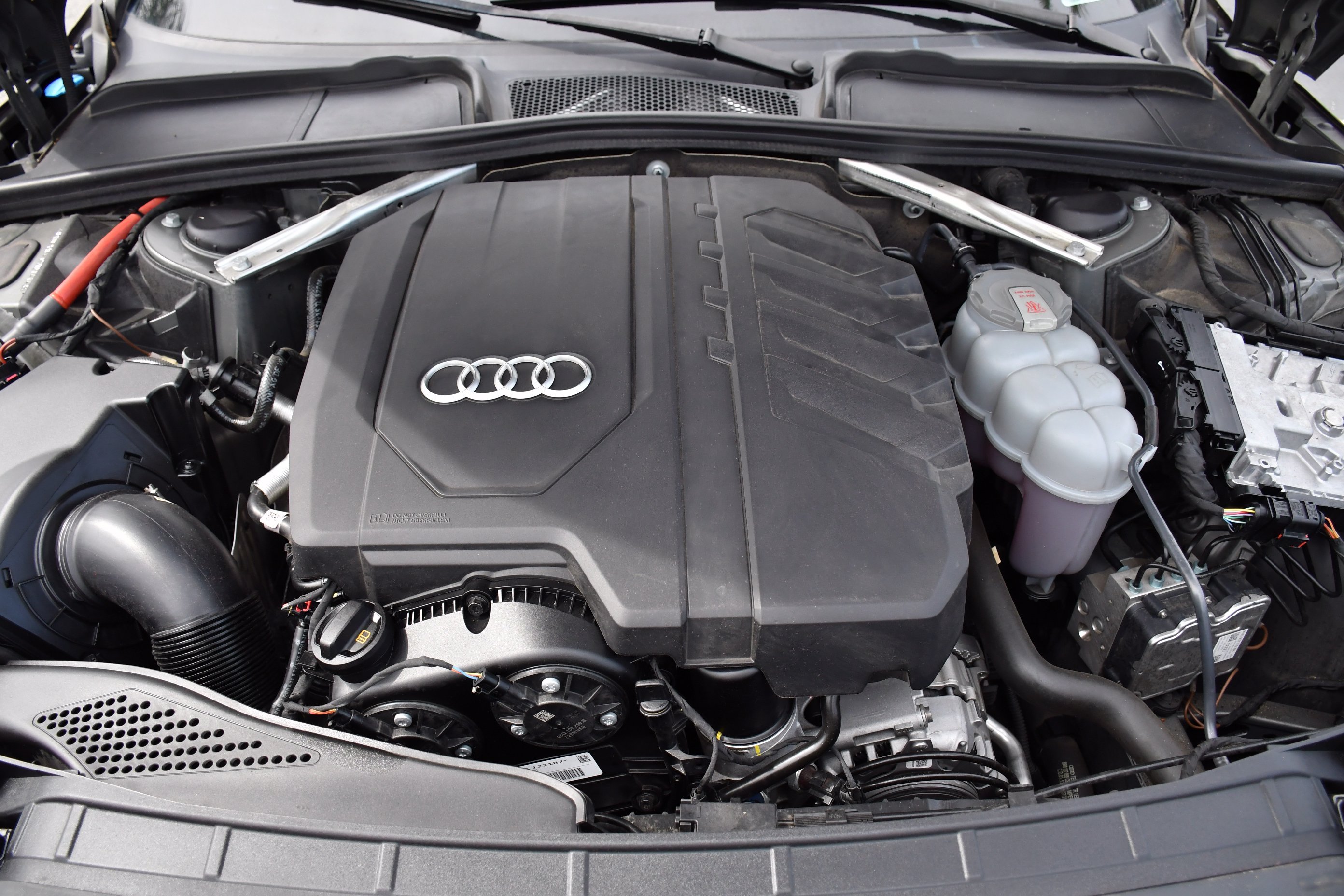 Used 2024 Florett Silver Metallic Audi S line Premium Plus image 32