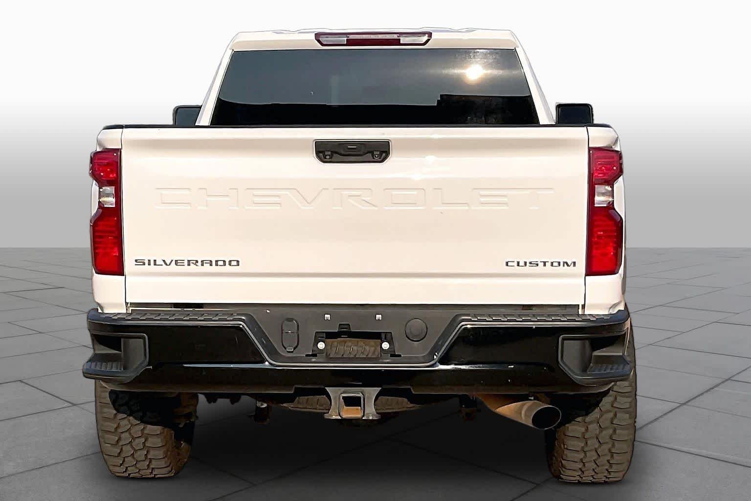 Used 2022 Summit White Chevrolet Custom image 5