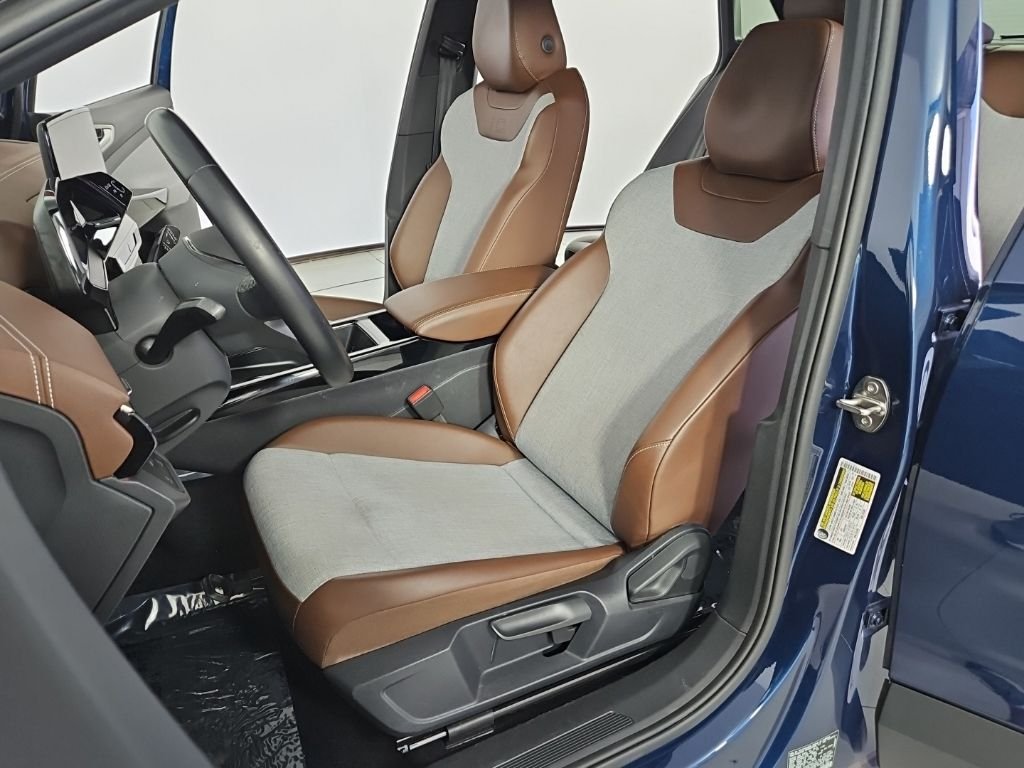 Used 2023 Blue Volkswagen Pro image 21