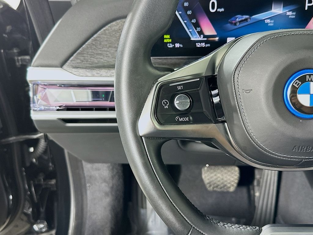 Used 2023 Black Sapphire Metallic BMW xDrive60 image 14